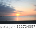 海に沈む夕日 122724357