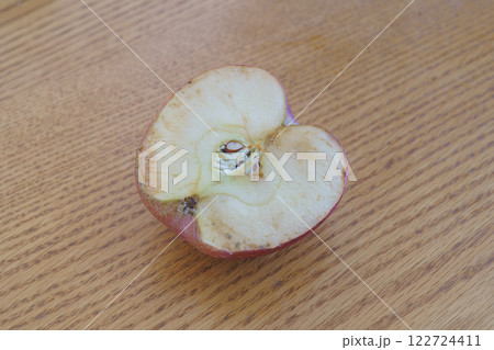 傷んだリンゴ 傷んだリンゴ 122724411