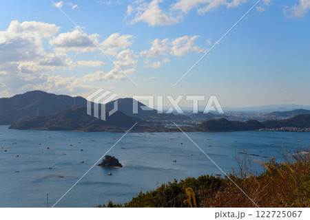 鳴門海峡と鳴門市の眺望 122725067