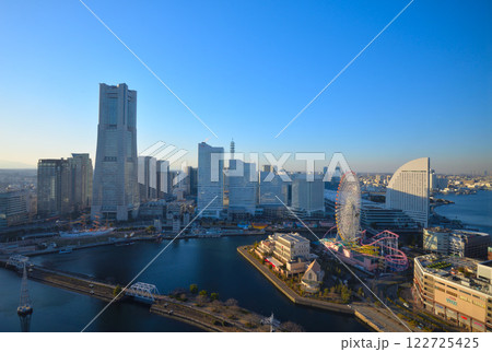 横浜みなとみらいの夕景(アパホテルより撮影) 横浜みなとみらいの夕景(アパホテルより撮影) 122725425