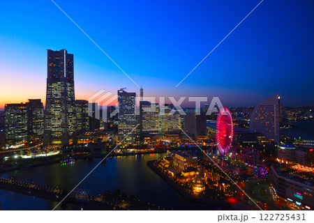 横浜みなとみらいの夜景(アパホテルより撮影) 横浜みなとみらいの夜景(アパホテルより撮影) 122725431