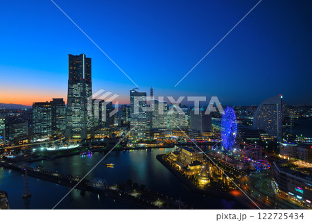 横浜みなとみらいの夜景(アパホテルより撮影) 横浜みなとみらいの夜景(アパホテルより撮影) 122725434