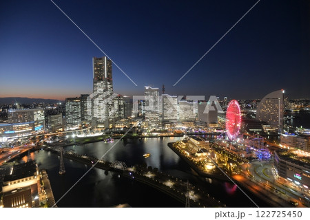 横浜みなとみらいの夜景(アパホテルより撮影) 横浜みなとみらいの夜景(アパホテルより撮影) 122725450