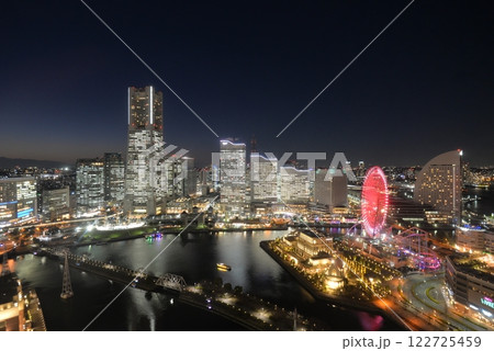 横浜みなとみらいの夜景（アパホテルより撮影） 122725459