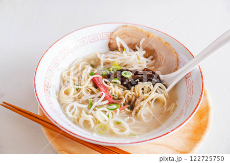 豚骨ラーメン 122725750