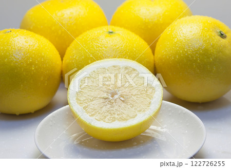 新鮮なグレープフルーツ 新鮮なグレープフルーツ 122726255