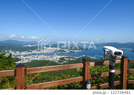【韓国/慶尚南道】弥勒山散策路の展望台から見る統営の風景 122726481