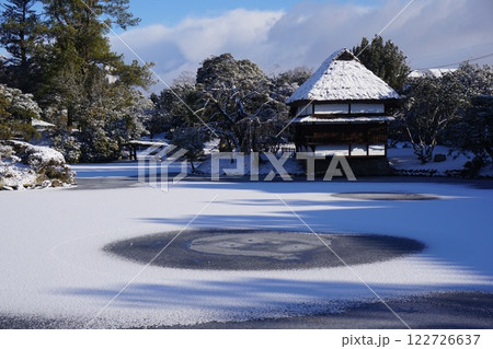 岡山県津山市にある回遊式日本庭園「衆楽園」：雪景色 122726637