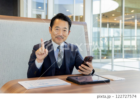 デザイナーズオフィスで働く人々 122727574