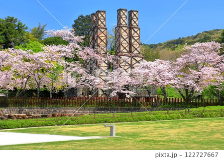 【静岡県】快晴の韮山反射炉と満開の桜 【静岡県】快晴の韮山反射炉と満開の桜 122727667