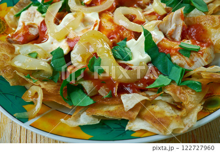 Chilaquiles con salsa roja Chilaquiles con salsa roja 122727960