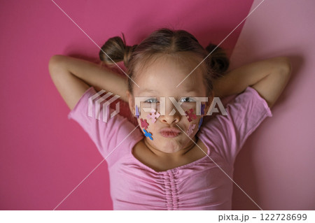 The girl decorated cheeks with an autism symbol and sends an air kiss as a sign of support and concern for people with autism spectrum disorder. 122728699
