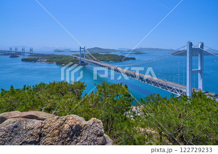 岡山県倉敷市の鷲羽山の鍾秀峰(山頂展望台)から南西側の眺望(下津井瀬戸大橋,櫃石島橋など) 岡山県倉敷市の鷲羽山の鍾秀峰(山頂展望台)から南西側の眺望(下津井瀬戸大橋,櫃石島橋など) 122729233