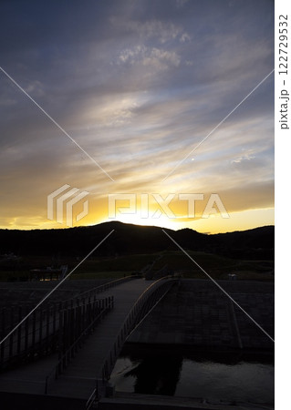道の駅 さんさん南三陸からの秋の夕焼け空を望む 道の駅 さんさん南三陸からの秋の夕焼け空を望む 122729532