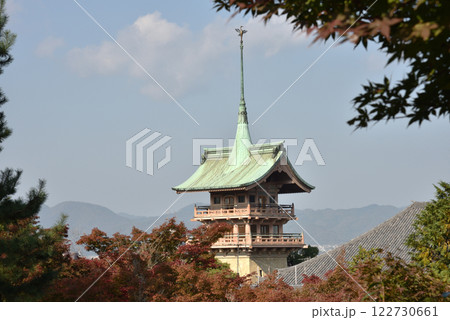 高台寺から見る大雲院　祇園閣　秋 122730661