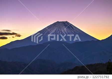 【山梨】ダイヤモンド富士、冠雪した夜明けの富士山もとても美しかった 【山梨】ダイヤモンド富士、冠雪した夜明けの富士山もとても美しかった 122731792