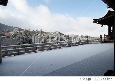 雪化粧した清水の舞台 雪化粧した清水の舞台 122733167