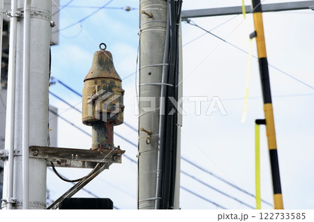 京福電鉄、レトロな電鐘式警報器が残る西院踏切 京福電鉄、レトロな電鐘式警報器が残る西院踏切 122733585
