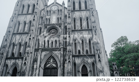 The Stunning Gothic Architecture of a Majestic Cathedral Marvels the Eye and Heart 122738619