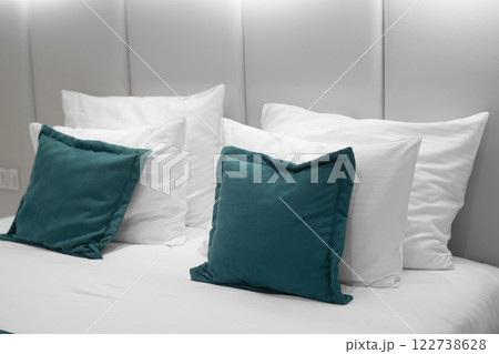 White and green pillows in room. Bedroom in hotel White and green pillows in room. Bedroom in hotel 122738628