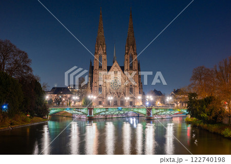 フランス ストラスブルク セントポール教会の夜景 フランス ストラスブルク セントポール教会の夜景 122740198