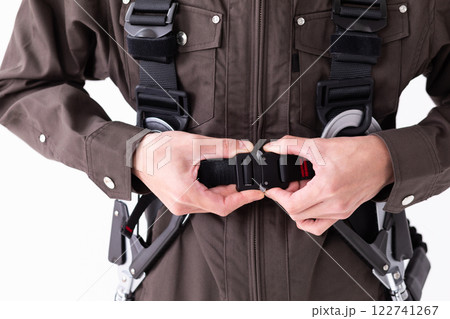 工事用ハーネスを装備するイメージ　(写真素材) 122741267