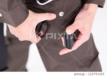 工事用ハーネスを装備するイメージ　(写真素材) 122741283