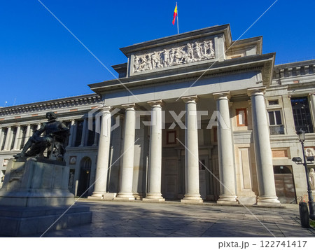 プラド美術館本館正門(スペイン-マドリード) 122741417