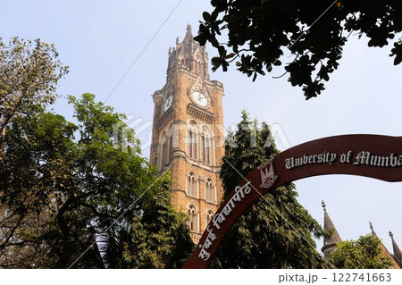 ヴィクトリアンゴッシクとアールデコの遺跡群　世界遺産　ムンバイ大学　ムンバイ　インド 122741663