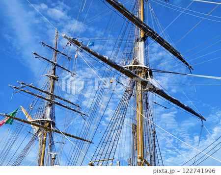 Ropes stretched across the masts of an old ship 122741996