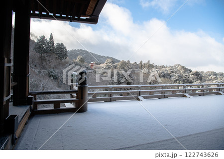 雪化粧した清水の舞台 122743626