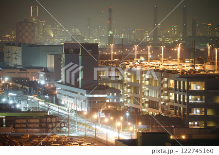 川崎マリエン（神奈川県川崎市）から見える京浜工業地帯 122745160