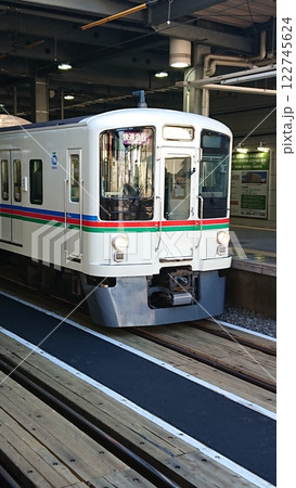 発車を待つ、西武4000系 発車を待つ、西武4000系 122745624