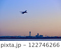 城南島海浜公園から見た羽田空港の夕景 122746266