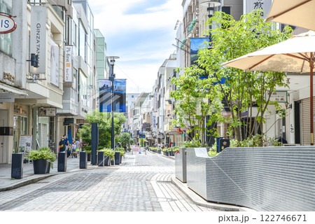 横浜の都市風景　横浜元町ショッピングストリート 122746671