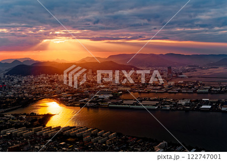夕暮れにオレンジに染まる高松① 夕暮れにオレンジに染まる高松① 122747001