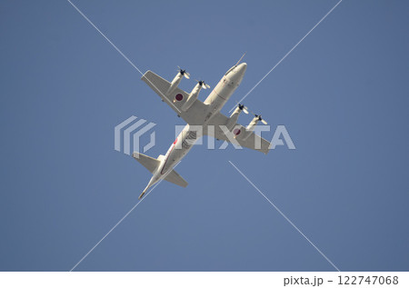 上空の自衛隊機 122747068