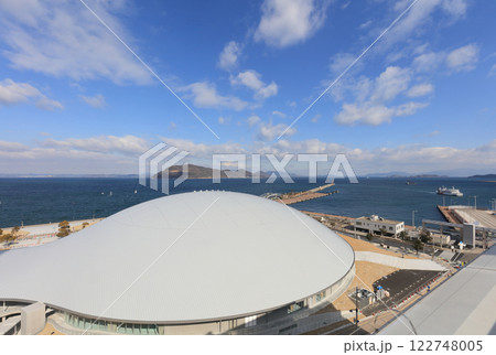 サンポート高松の「あなぶきアリーナ香川」(香川県立アリーナ) サンポート高松の「あなぶきアリーナ香川」(香川県立アリーナ) 122748005