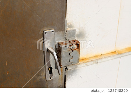 metal padlock for locking doors and gates in Israel. metal padlock for locking doors and gates in Israel. 122748290