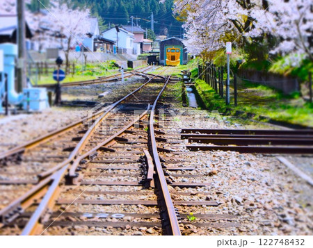 線路の先にラッセル車 122748432