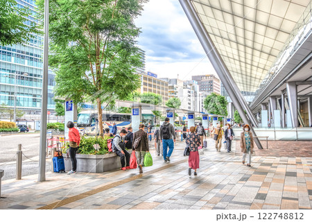 東京都千代田区丸の内の都市風景　東京駅　東京駅八重洲南口 122748812