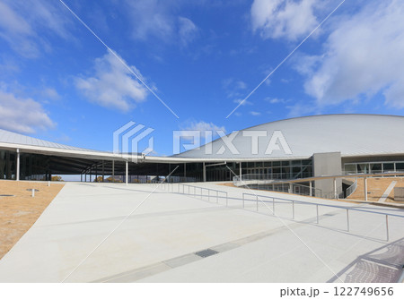 サンポート高松の「あなぶきアリーナ香川」(香川県立アリーナ) サンポート高松の「あなぶきアリーナ香川」(香川県立アリーナ) 122749656