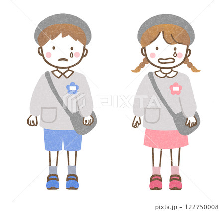 泣いている幼稚園児男女 122750008