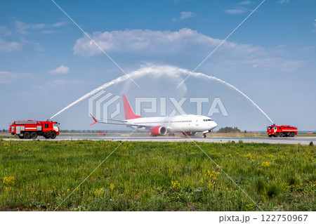 Water arch for first visit white passenger airliner at the airport 122750967