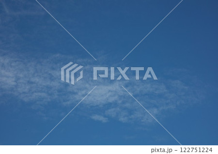 冬の青空と雲 冬の青空と雲 122751224
