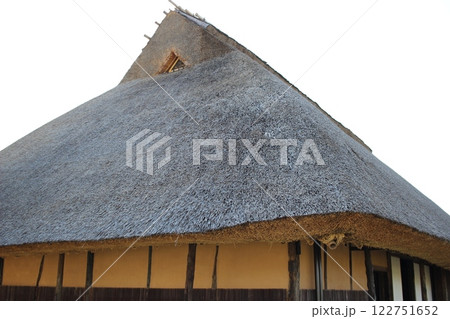 かやぶき 茅葺き屋根 かやぶき 茅葺き屋根 122751652