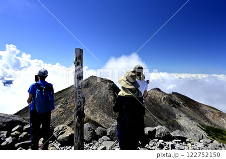 9月の乗鞍、剣ヶ峰山頂(撮影地:乗鞍、剣ヶ峰山頂) 9月の乗鞍、剣ヶ峰山頂(撮影地:乗鞍、剣ヶ峰山頂) 122752150