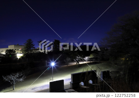 夜の公園と富士山 夜の公園と富士山 122752258