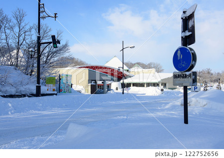 爽やかな冬晴れ　秋田ふるさと村　秋田県 122752656