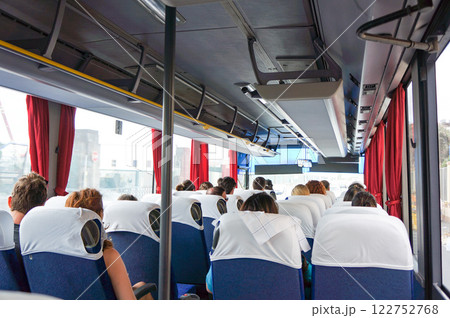 海外の観光バスの車内の様子 海外の観光バスの車内の様子 122752768